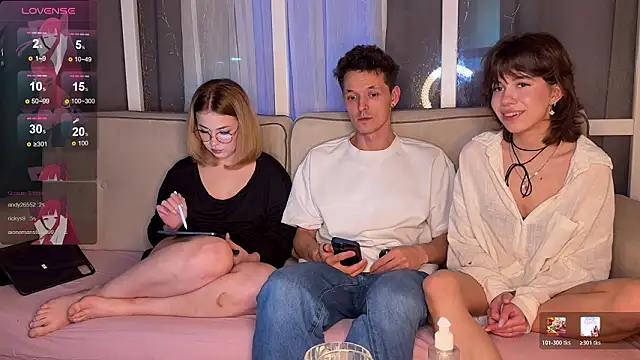 Snapshot of Three_Some_Dream chatting on 02/03/26, 08:25 Three Some Dream online show from 02/03/26, 08:25