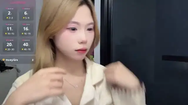 Snapshot of F-Qing chatting on 03/04/26, 10:32 F-Qing online show from 03/04/26, 10:32