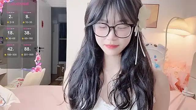 Snapshot of Luminous4173 chatting on 05/18/26, 02:34 Luminous4173 online show from 05/18/26, 02:34