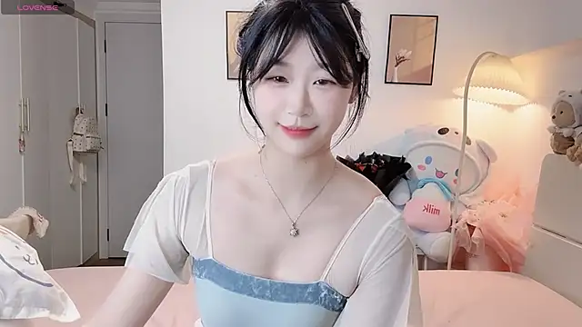 Snapshot of Luminous4173 chatting on 05/23/26, 12:42 Luminous4173 online show from 05/23/26, 12:42