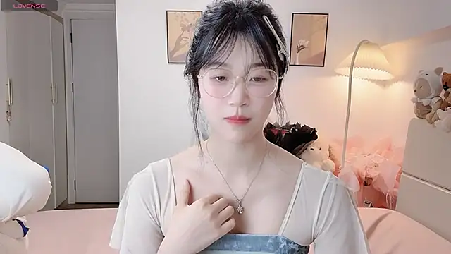 Snapshot of Luminous4173 chatting on 05/25/26, 12:55 Luminous4173 online show from 05/25/26, 12:55