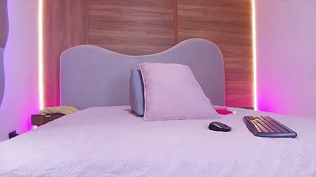 Snapshot of shaina_adams chatting on 02/21/26, 11:55 shaina adams online show from 02/21/26, 11:55