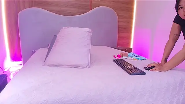 Snapshot of shaina_adams chatting on 02/28/26, 12:06 shaina adams online show from 02/28/26, 12:06