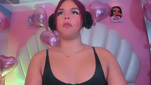 Snapshot of Maia_Hotts chatting on 02/14/26, 12:13 Maia Hotts online show from 02/14/26, 12:13