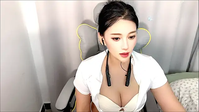 Snapshot of yayayaya520 chatting on 05/19/26, 09:37 yayayaya520 online show from 05/19/26, 09:37