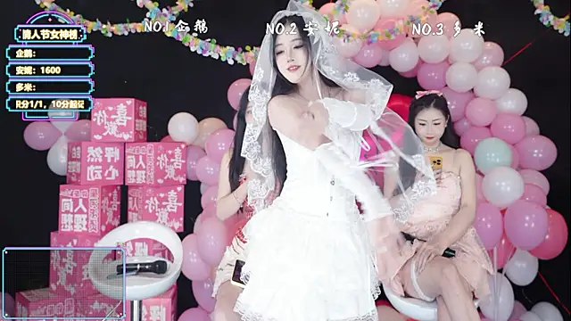 Snapshot of HoneyBaby-001 chatting on 02/14/26, 02:14 HoneyBaby-001 online show from 02/14/26, 02:14