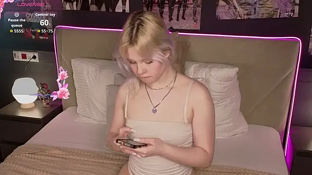 MollySoftGlow online show from 04/14/26, 10:54