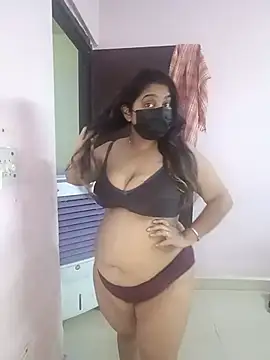 Snapshot of Aliya_Hott chatting on 06/06/26, 06:07 Aliya Hott online show from 06/06/26, 06:07