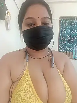 Snapshot of Aliya_Hott chatting on 07/19/26, 06:39 Aliya Hott online show from 07/19/26, 06:39