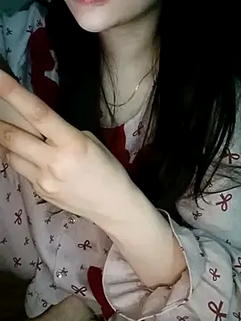 Snapshot of Moe-moex chatting on 03/08/26, 10:57 Moe-moex online show from 03/08/26, 10:57