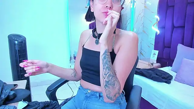 Snapshot of crystalstonee chatting on 02/17/26, 10:05 crystalstonee online show from 02/17/26, 10:05