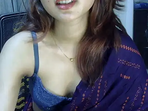 Snapshot of Maaya_khan chatting on 04/18/26, 01:04 Maaya khan online show from 04/18/26, 01:04
