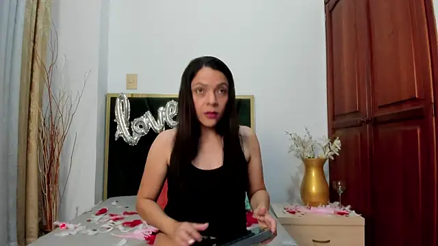 Snapshot of AnnaBroooks chatting on 02/15/26, 02:03 AnnaBroooks online show from 02/15/26, 02:03