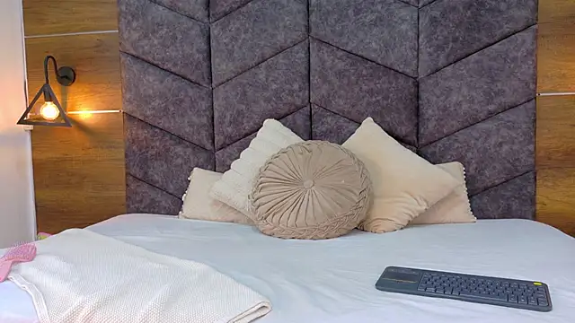 Snapshot of AnnieRouse__ chatting on 03/01/26, 11:45 AnnieRouse online show from 03/01/26, 11:45