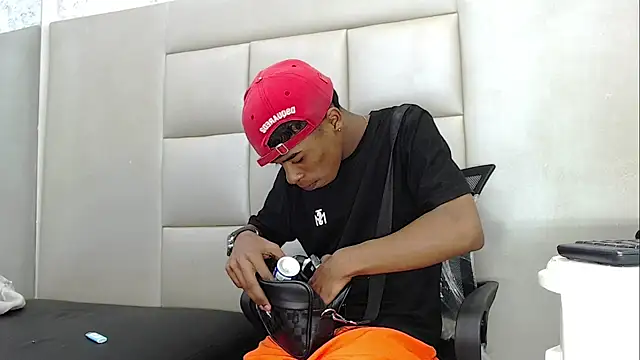 Snapshot of TonnyMarck chatting on 02/06/26, 03:00 TonnyMarck online show from 02/06/26, 03:00