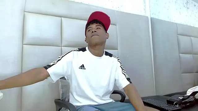 Snapshot of TonnyMarck chatting on 02/24/26, 03:15 TonnyMarck online show from 02/24/26, 03:15