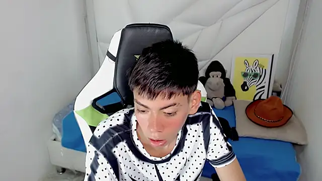 Snapshot of Liarr_ chatting on 02/11/26, 08:36 Liarr online show from 02/11/26, 08:36