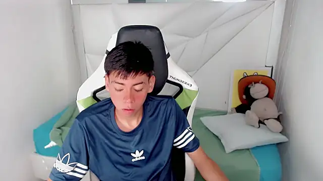 Snapshot of Liarr_ chatting on 02/14/26, 08:05 Liarr online show from 02/14/26, 08:05