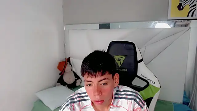 Snapshot of Liarr_ chatting on 02/18/26, 08:16 Liarr online show from 02/18/26, 08:16