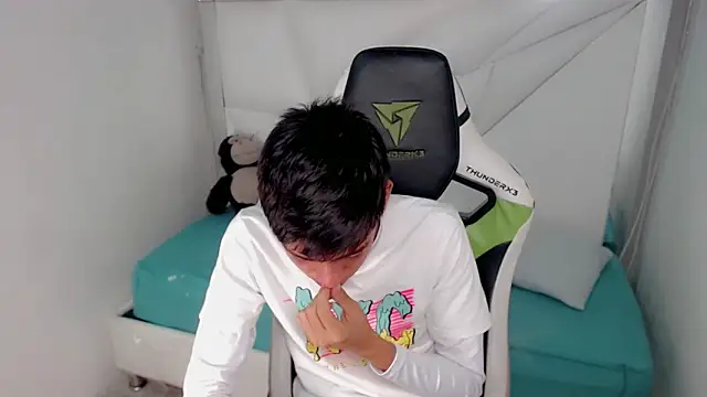 Snapshot of Liarr_ chatting on 02/23/26, 08:06 Liarr online show from 02/23/26, 08:06