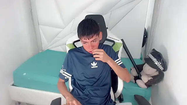 Snapshot of Liarr_ chatting on 02/27/26, 08:09 Liarr online show from 02/27/26, 08:09