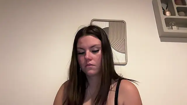 Snapshot of kiaraaaa75 chatting on 02/02/26, 05:11 kiaraaaa75 online show from 02/02/26, 05:11