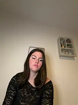 Snapshot of kiaraaaa75 chatting on 02/14/26, 05:32 kiaraaaa75 online show from 02/14/26, 05:32