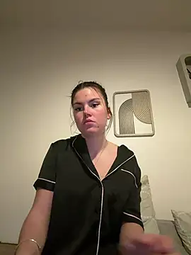 kiaraaaa75 online show from 04/14/26, 08:04