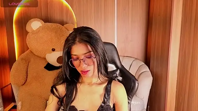 Snapshot of Alina_b_ chatting on 02/04/26, 08:03 Alina b online show from 02/04/26, 08:03