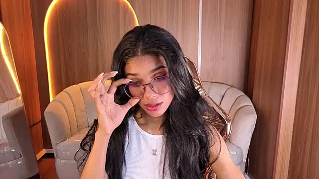 Snapshot of Alina_b_ chatting on 02/20/26, 08:20 Alina b online show from 02/20/26, 08:20