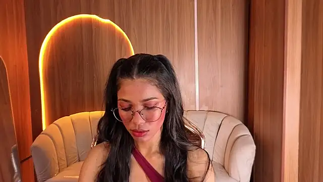 Alina b  online show from 04/18/26, 07:51