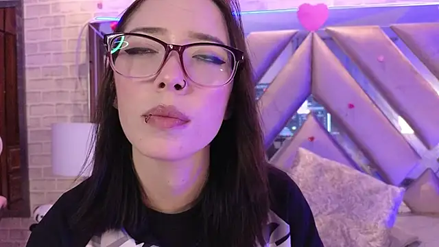 Snapshot of HarperrWest chatting on 02/20/26, 08:20 HarperrWest online show from 02/20/26, 08:20