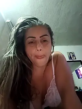 Snapshot of maynor_1998 chatting on 02/06/26, 03:55 maynor 1998 online show from 02/06/26, 03:55