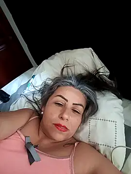 Snapshot of maynor_1998 chatting on 02/15/26, 01:09 maynor 1998 online show from 02/15/26, 01:09