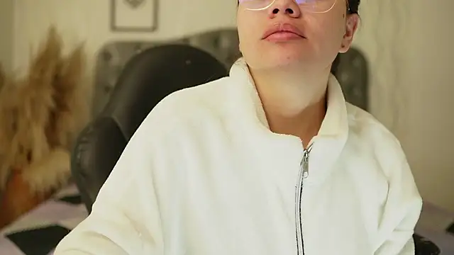 Snapshot of katt_eyes_ chatting on 02/03/26, 01:05 katt eyes online show from 02/03/26, 01:05