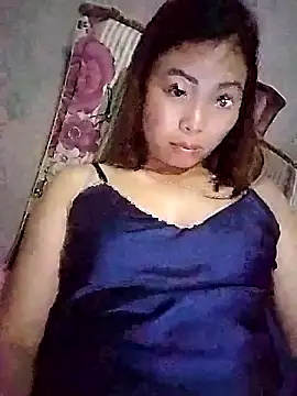 Ella-aa online show from 04/17/26, 01:03