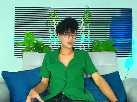 Snapshot of ThiiagoSaeenz chatting on 02/05/26, 04:11 ThiiagoSaeenz online show from 02/05/26, 04:11