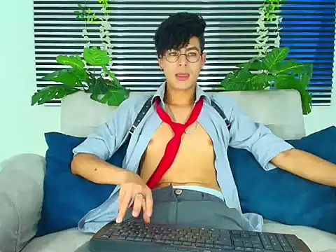 Snapshot of ThiiagoSaeenz chatting on 02/11/26, 04:01 ThiiagoSaeenz online show from 02/11/26, 04:01