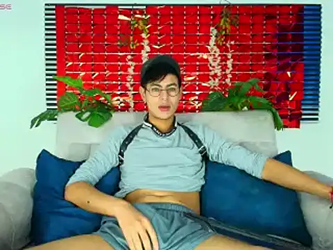 Snapshot of ThiiagoSaeenz chatting on 02/16/26, 04:14 ThiiagoSaeenz online show from 02/16/26, 04:14