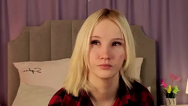 CrystalLili online show from 04/18/26, 02:26