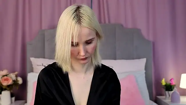 Snapshot of CrystalLili chatting on 06/04/26, 03:23 CrystalLili online show from 06/04/26, 03:23