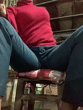 Snapshot of YANINA120 chatting on 02/13/26, 12:01 YANINA120 online show from 02/13/26, 12:01