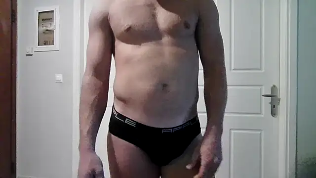 Snapshot of YoungforOld32 chatting on 03/03/26, 01:39 YoungforOld32 online show from 03/03/26, 01:39