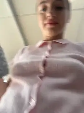 MiaTee online show from 04/05/26, 01:58