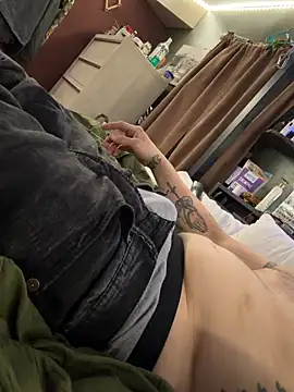 Snapshot of mileslongdeep chatting on 02/13/26, 06:42 mileslongdeep online show from 02/13/26, 06:42