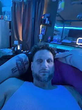 Snapshot of mileslongdeep chatting on 02/16/26, 06:04 mileslongdeep online show from 02/16/26, 06:04