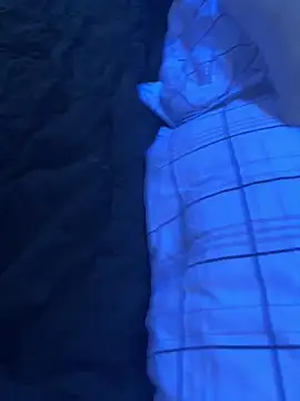 Snapshot of mileslongdeep chatting on 02/20/26, 06:37 mileslongdeep online show from 02/20/26, 06:37