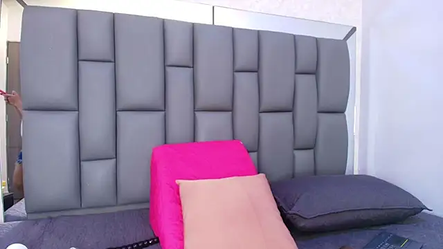 melany roberts  online show from 04/11/26, 03:11