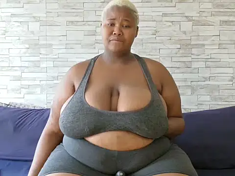 Snapshot of BustyBmw chatting on 02/22/26, 10:36 BustyBmw online show from 02/22/26, 10:36