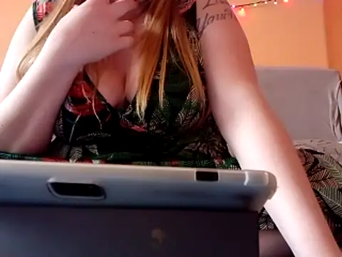 Snapshot of trixye21 chatting on 02/23/26, 08:55 trixye21 online show from 02/23/26, 08:55